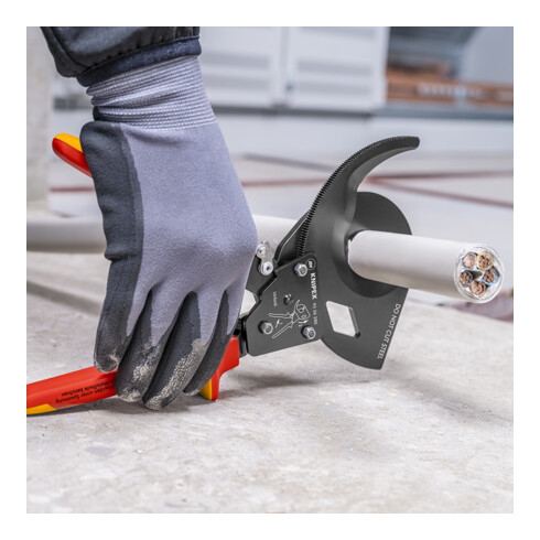 KNIPEX 95 36 280 Kabelschneider (Ratschenprinzip) isoliert mit Mehrkomponenten-Hüllen, VDE-geprüft schwarz atramentiert 280 mm
