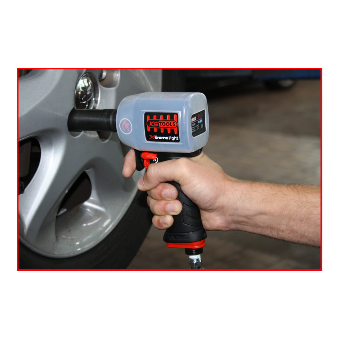 KS Tools 1/2 Zoll miniMONSTER Xtremelight Hochleistungs-Druckluft-Schlagschrauber 1.390 Nm mit Schutzhülle und Geräusch-Reduzier-Schlauch