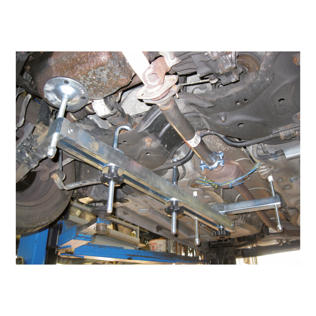 KS Tools Traversa universale di supporto motore
