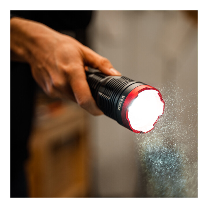 Lampe de poche sans fil STIER, 8 000 lumens, 5 000 mAh, 6 500 K