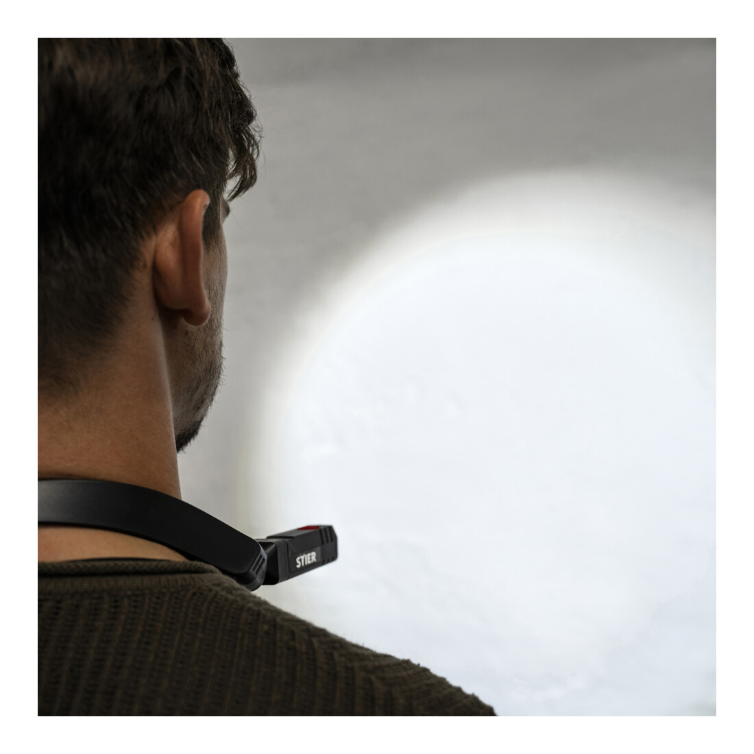 Lampe tour de cou STIER, 120°, 2 x 120 lumens, 2 x AA