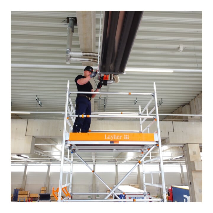 Layher Fahrgerüst Uni Kompakt P2 4,2 m SH 6,20 m AH mit Uni Telegeländer und Gerüststützen
