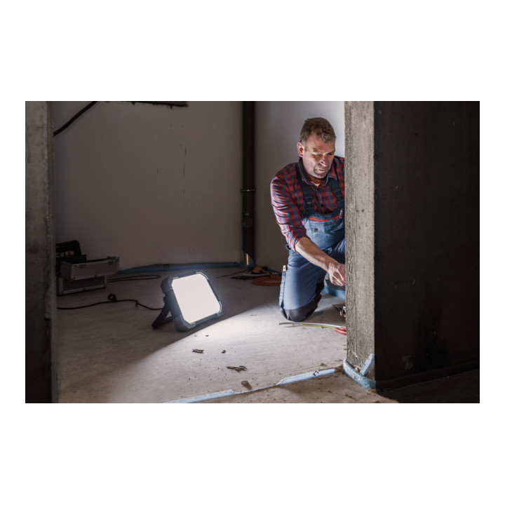 LED Baustrahler DINORA 8010 IP54 5m H07RN-F 3G1,5 8000lm mit Steckdose