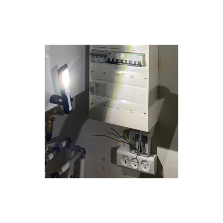 LED Lampe de poche rechargeable 20-200 Lm 3,7 V / 1200 mAh Li-ion IP54