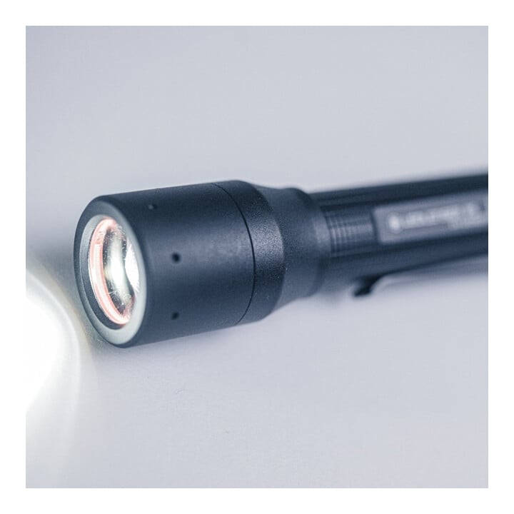 Ledlenser Lampe de poche P5 20-200 lumens