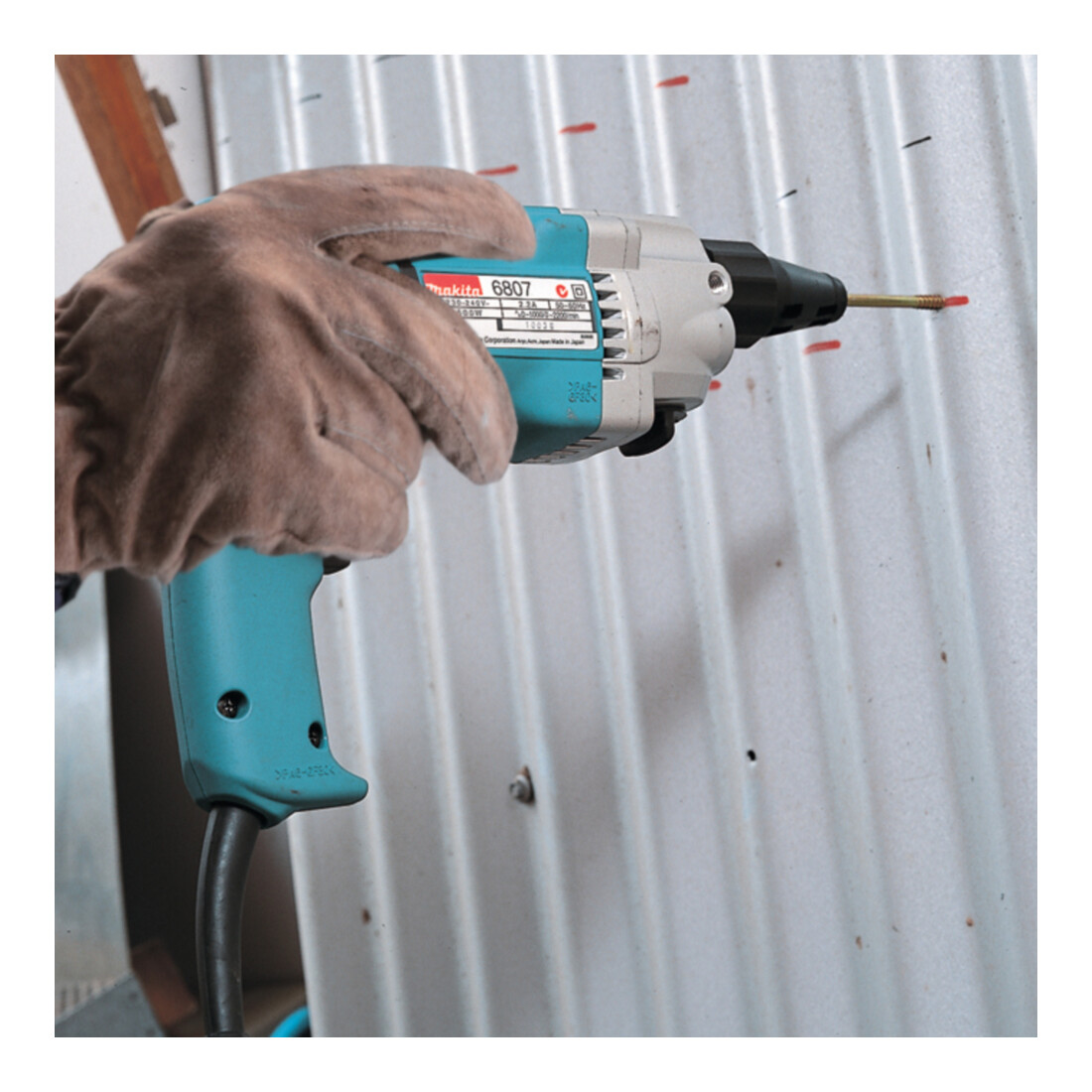 Makita 2-Gang-Schrauber 6807