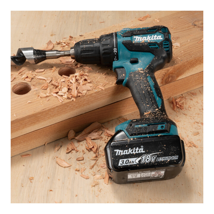 Makita Akku-Bohrschrauber 18V 3,0 Ah 2 Akkus Ladegerät MAKPAC