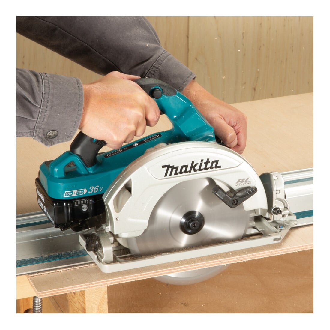 Makita Akku-Handkreissäge 2x18 V (ohne Akku, ohne Ladegerät) im MAKPAC DHS782ZJ