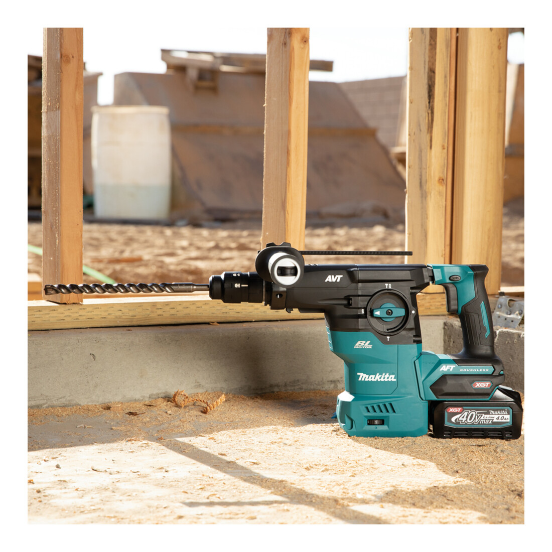 Makita Akku-Kombihammer 40V max. mit Schnellwechselfutter / 4,0 Ah, 2 Akkus + Ladegerät im Transportkoffer