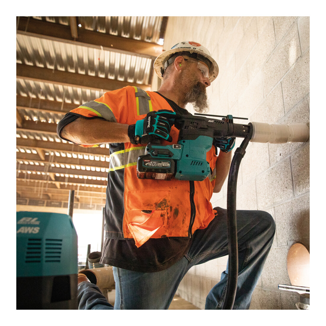 Makita Akku-Kombihammer 40V max. mit Schnellwechselfutter / 4,0 Ah, 2 Akkus + Ladegerät im Transportkoffer