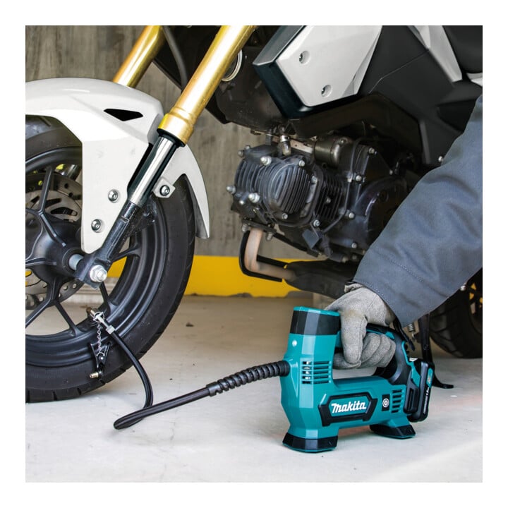 Makita Akku-Kompressor 8,3 bar 12V MP100DZ