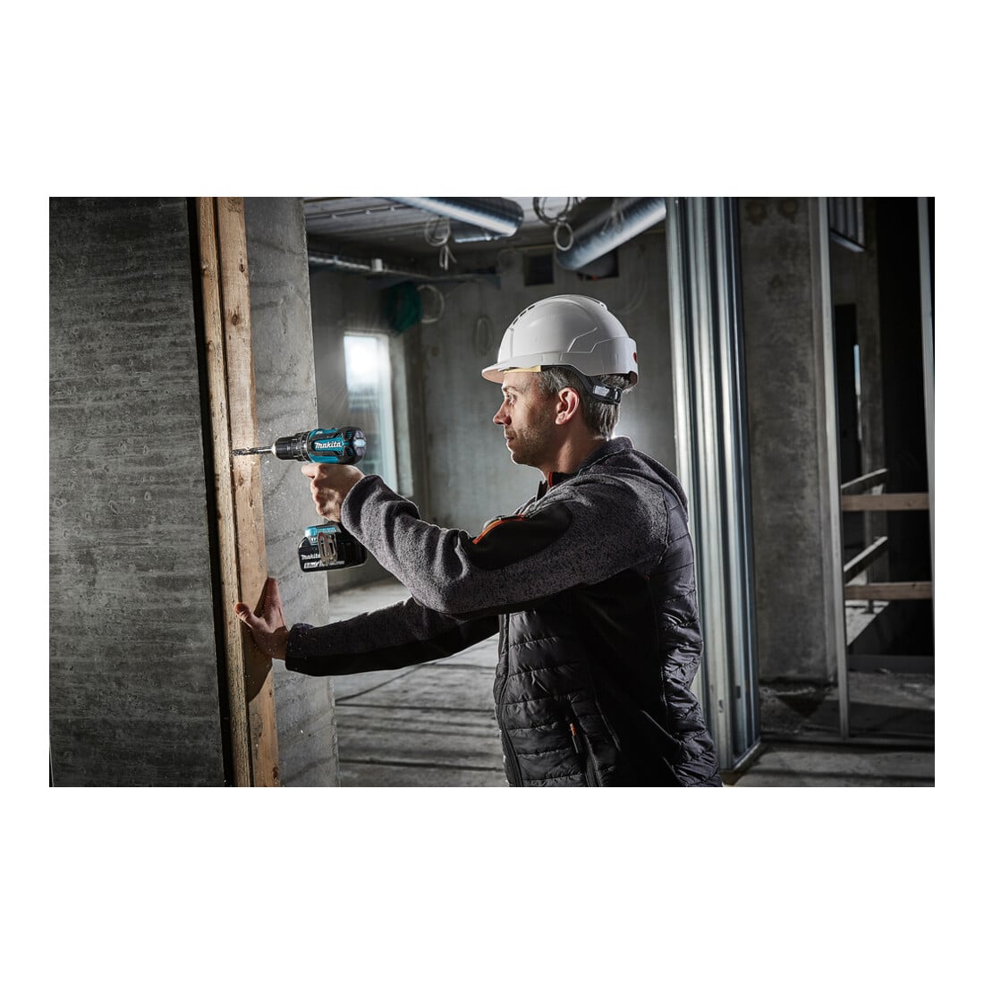 Makita Akku-Schlagbohrschrauber 18V mit 2 Akkus 5,0Ah und Ladegerät (DHP485RTJ)