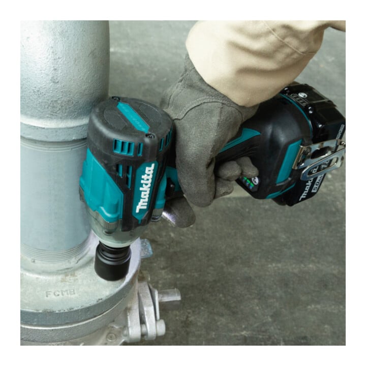 Makita Akku-Schlagschrauber 18V / 5,0 Ah, 2 Akkus + Ladegerät im MAKPAC