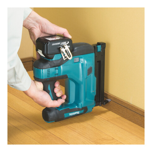 Makita Akku-Stauchkopfnagler DBN500Z