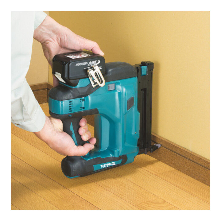 Makita Akku-Stauchkopfnagler DBN500Z