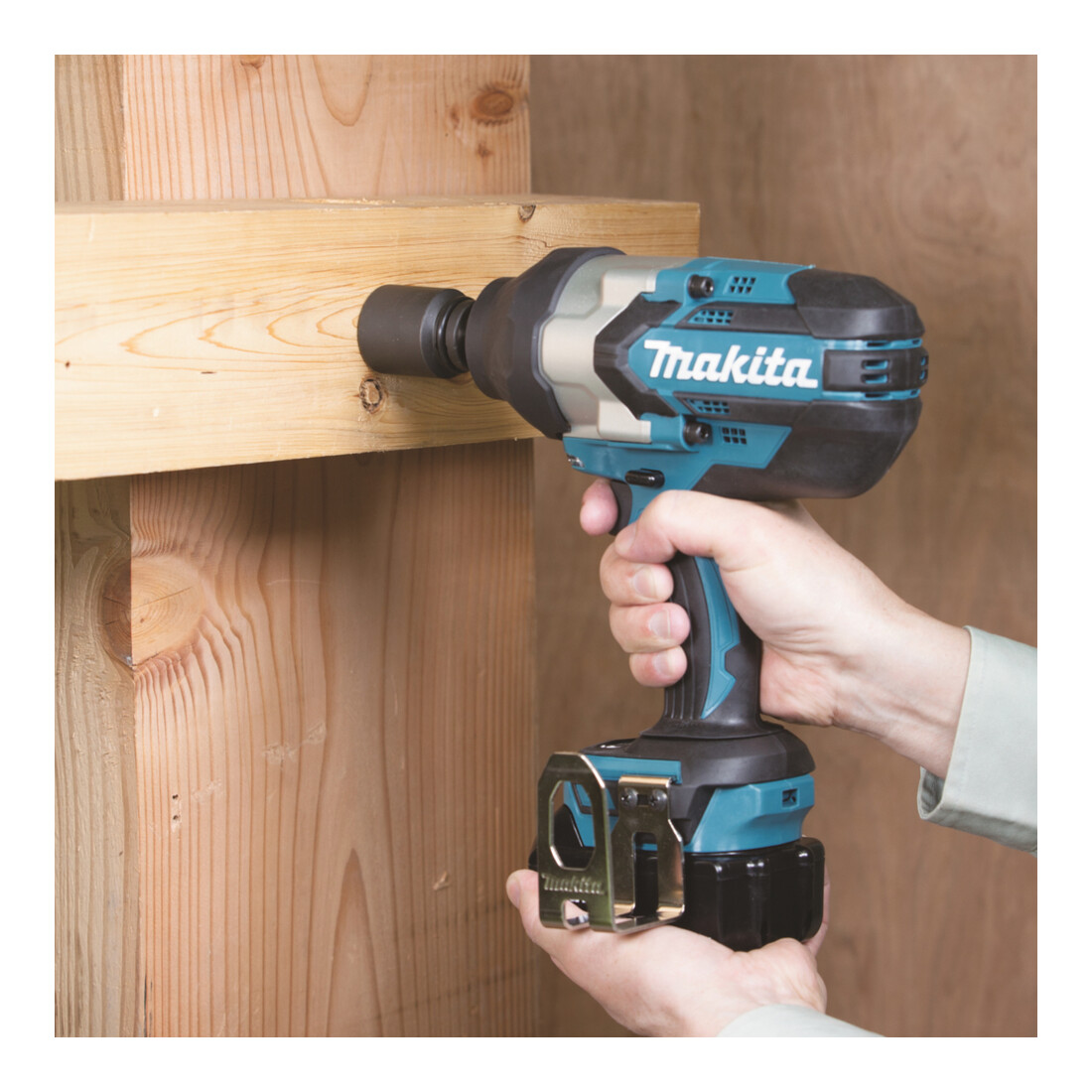 Makita Avvitatore a impulsi a batteria DTW1002RTJ