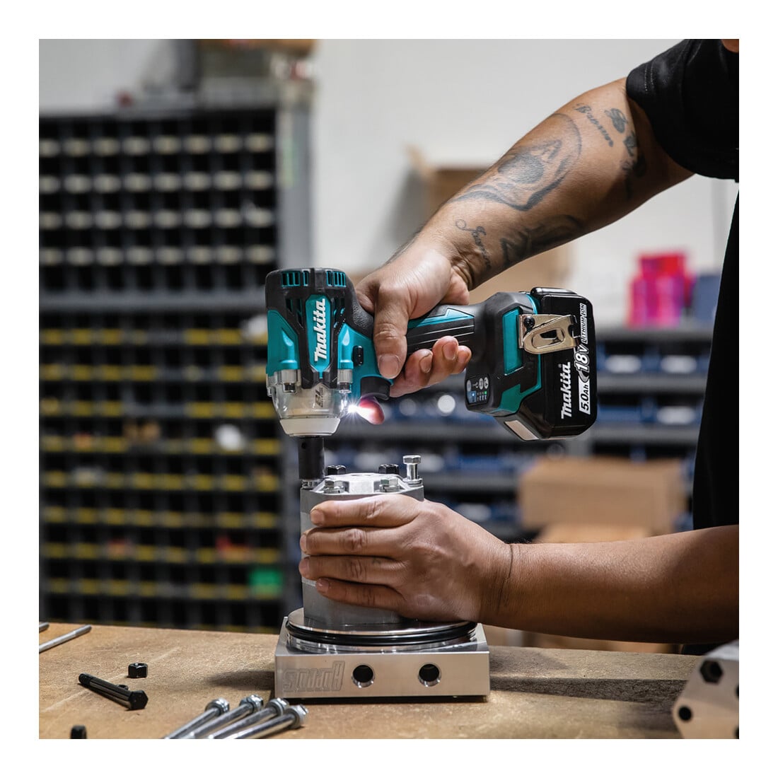 Makita Clé à chocs sans fil 18V (sans batterie, sans chargeur)
