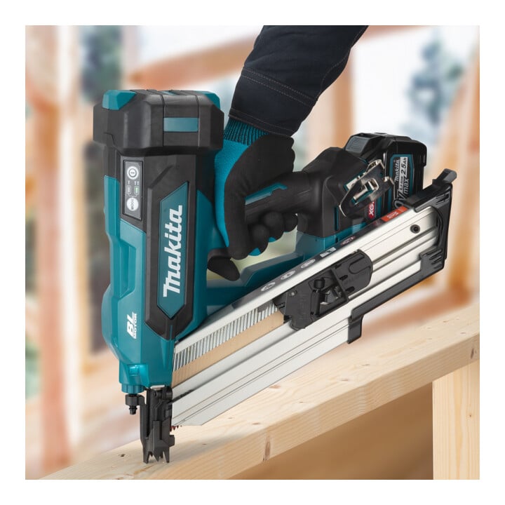 Makita Cloueur à bandes sans fil 40V max. sans batterie sans chargeur