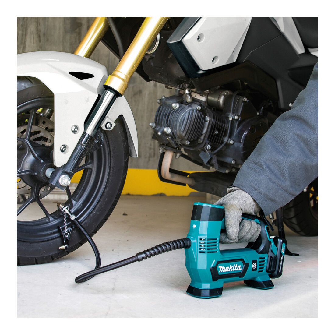 Makita compresseur à batterie 8.3 bar 12V MP100DZ