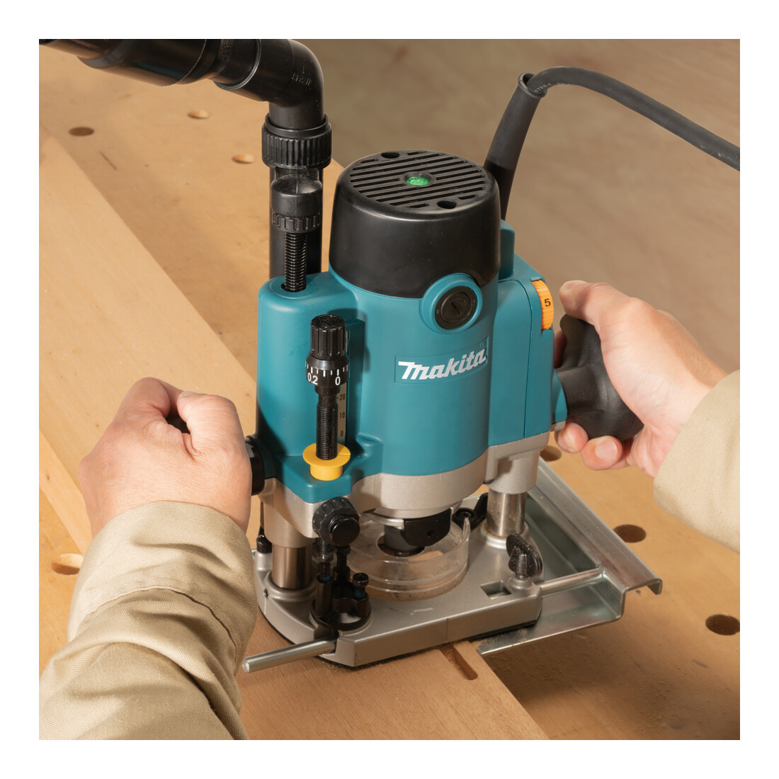 Makita Défonceuse 1 100 W avec coffret MAKPAC et set de 12 fraises D-53556