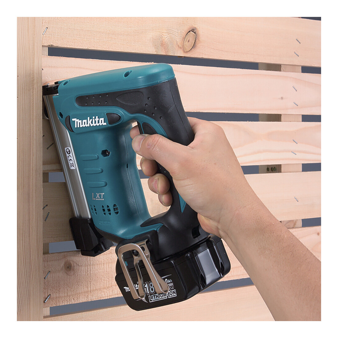 Makita DST221Z accutacker