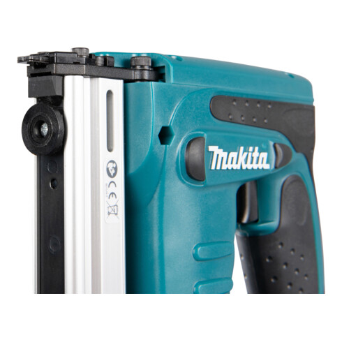 Makita DST221Z accutacker