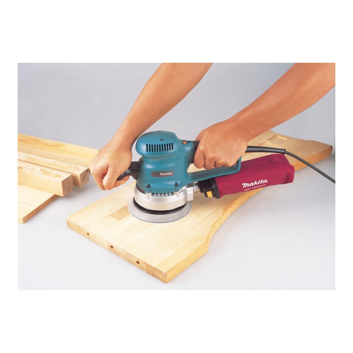 Makita Exzenterschleifer 150 mm in Klett Schleifpapier-Set BO6030JX