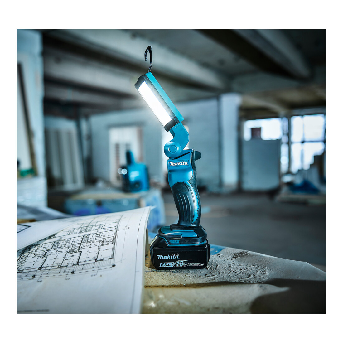 Makita Lampada a batteria DEBDML801