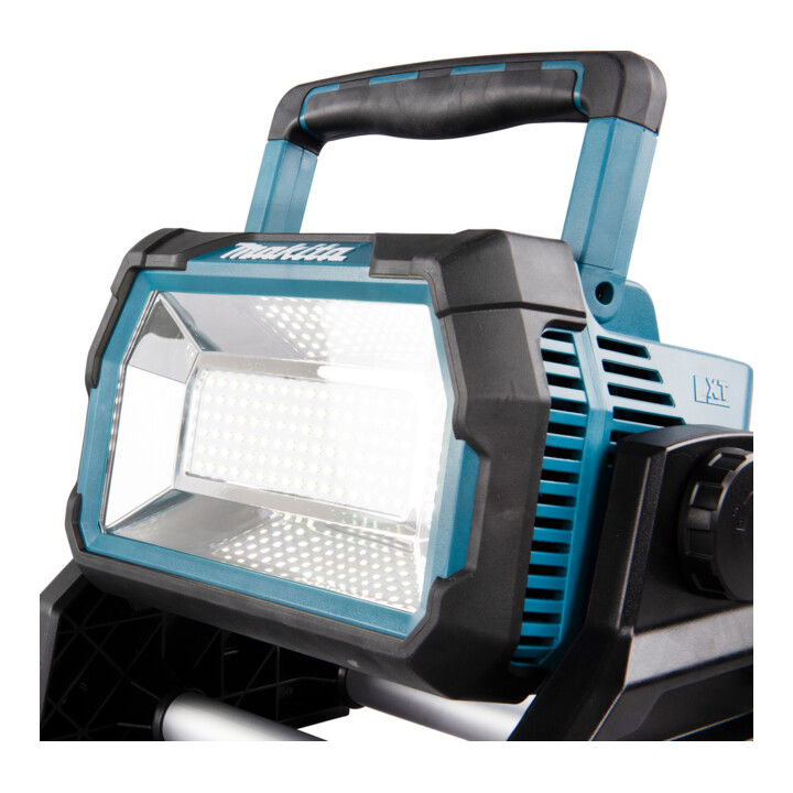 Makita LED-Baustrahler 14,4V-18V,230V mit 96 LEDs DEADML809