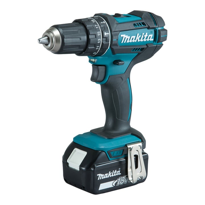 Makita Perceuse-visseuse à percussion sans fil 18V / 3,0 Ah, 2 batteries + chargeur en coffret alu + set d’accessoires 96 pcs