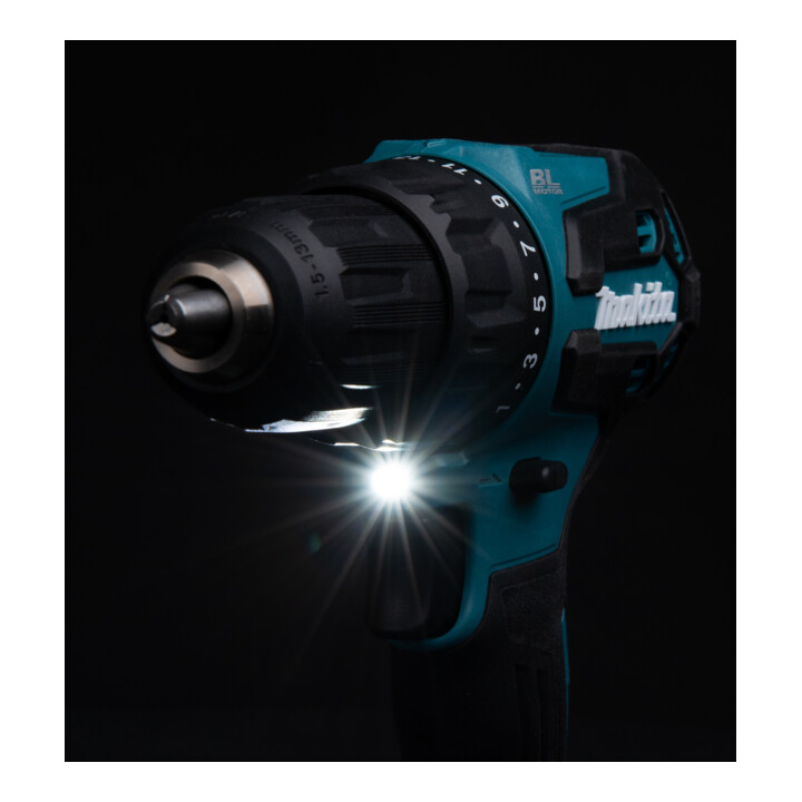 Makita Perceuse-visseuse à percussion sans fil 18V 3,0 Ah 2 batteries Chargeur Valise Set d’accessoires