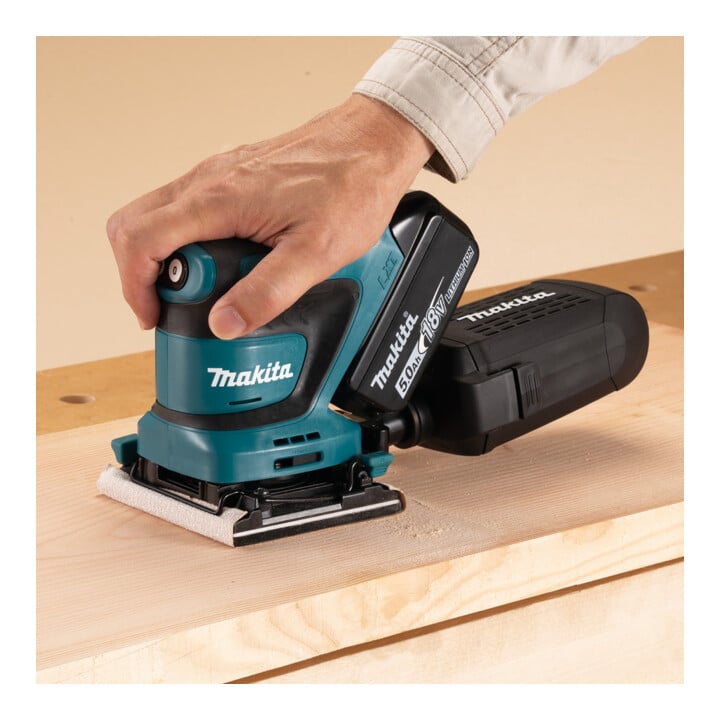Makita Ponceuse vibrante sans fil 18V (sans batterie, sans chargeur)