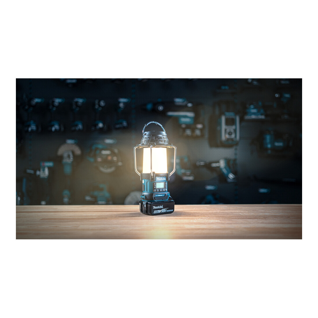 Makita Radio sans fil 18V avec lanterne (sans batterie, sans chargeur)