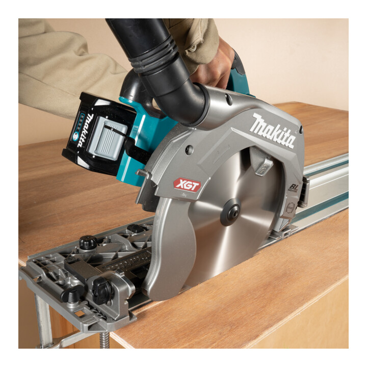 Makita Scie circulaire sans fil 40V max. / 5,0 Ah, 2 batteries + chargeur dans valise de transport