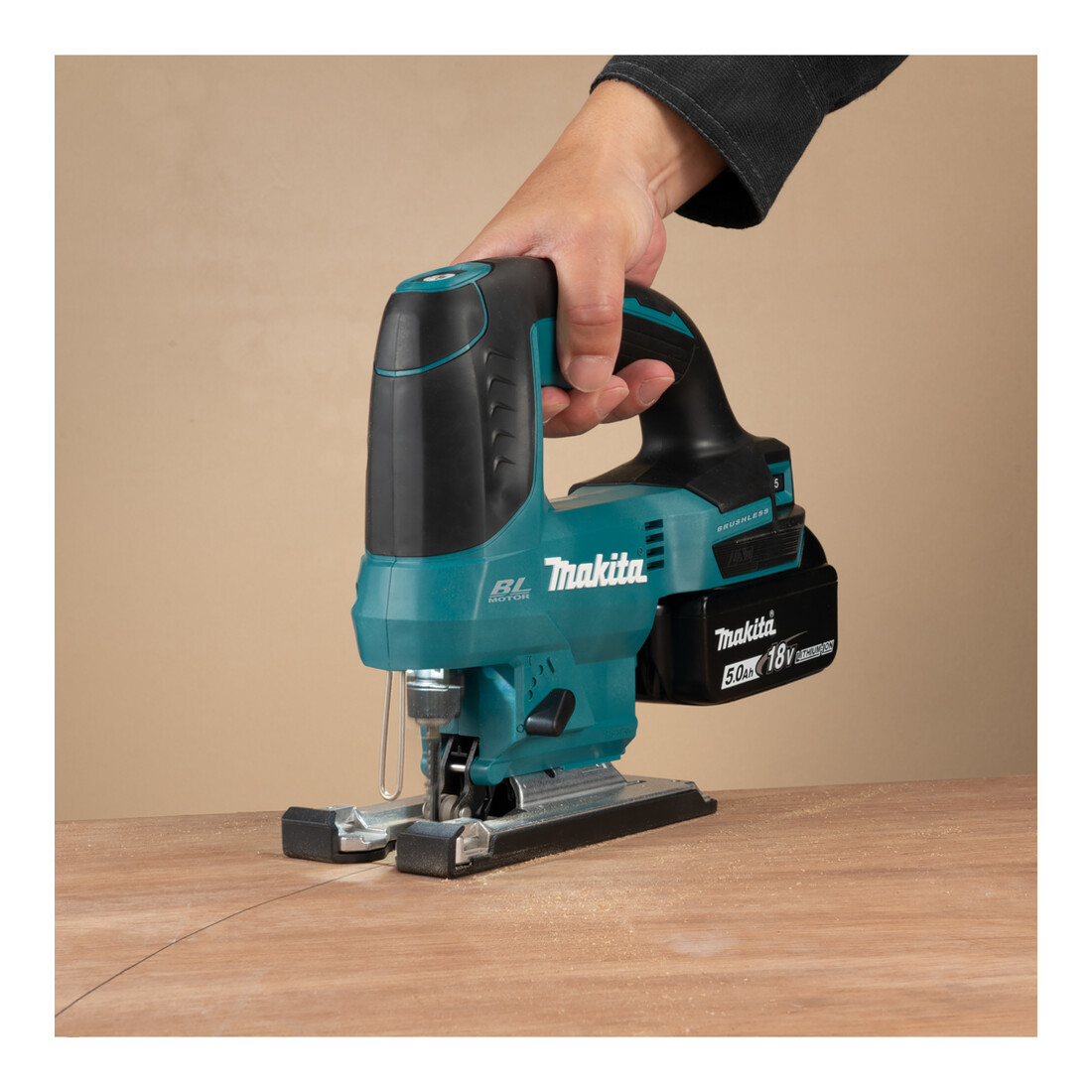 Makita Scie sauteuse pendulaire sans fil 18V (sans batterie, sans chargeur)