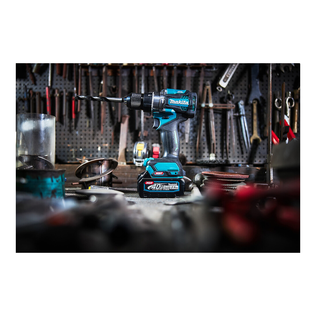 Makita Trapano avvitatore a percussione a batteria 40V HP001GZ