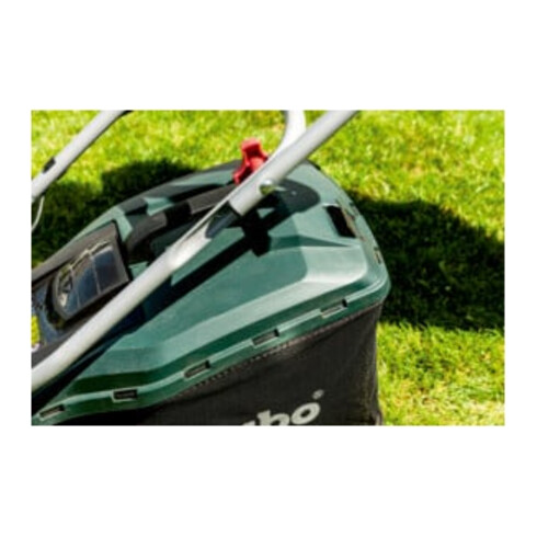 Metabo accu grasmaaier RM 36-18 LTX BL 36 2x 5.2 Ah, lader ASC 145 Duo