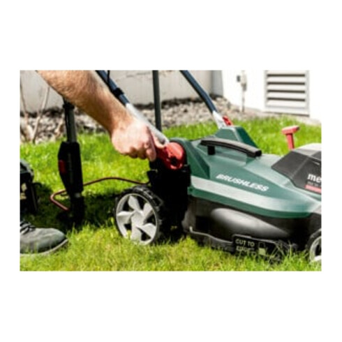 Metabo accu grasmaaier RM 36-18 LTX BL 36 2x 5.2 Ah, lader ASC 145 Duo