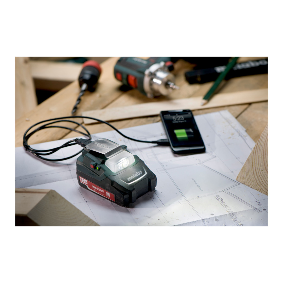Metabo accu-netadapter PA 14,4-18 LED-USB met 12 V aansluiting en LED-lampje; karton