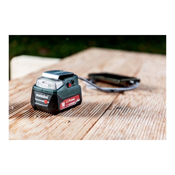 Metabo accu-netadapter PowerMaxx PA 12 LED-USB 12 V aansluiting + 5 V USB + LED-lampje; karton