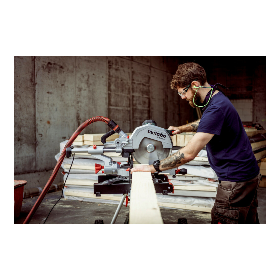 Metabo Afkortzaag KGS 305 M (691216000) met trekfunctie; doos
