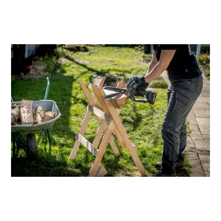 Metabo Akku-Gehölzsäge MS 18 LTX 15 (600856500) Werkzeugtasche, 18V 1x2Ah Li-Power + SC 30