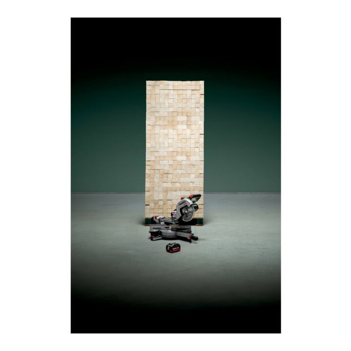 Metabo Akku-Kappsäge KGS 18 LTX BL 216 (614216810) mit Zugfunktion 18V 2x8Ah LiHD + ASC 145