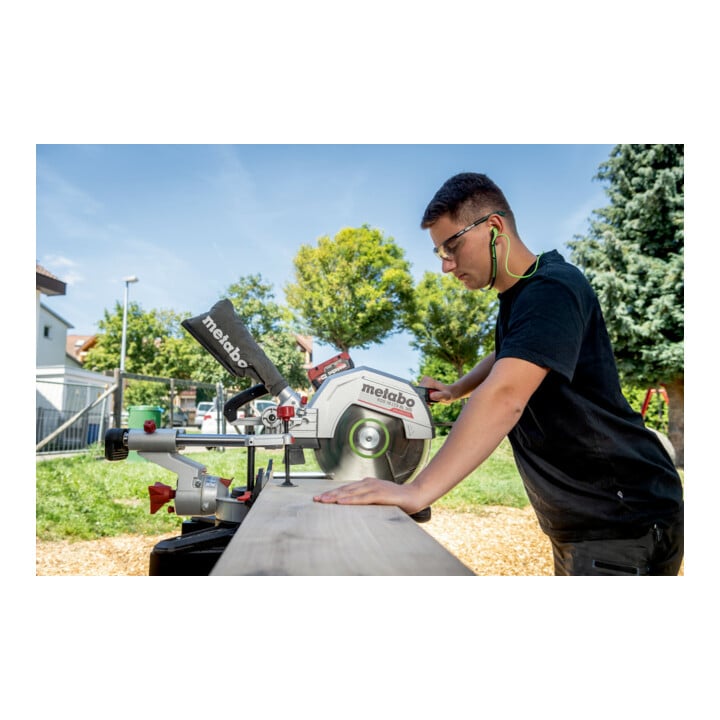 Metabo Akku-Kappsäge KGS 18 LTX BL 305 (614305810) mit Zugfunktion 18V 2x8Ah LiHD + ASC 145
