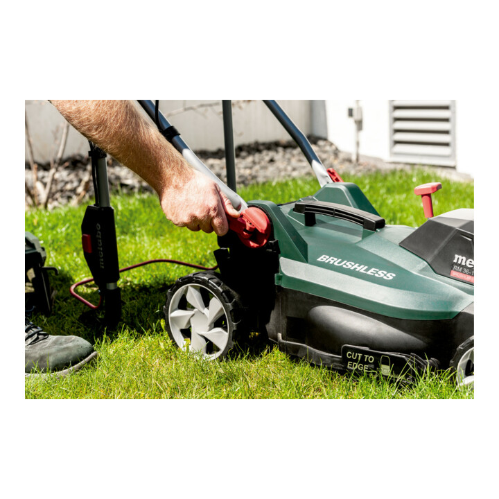 Metabo Akku-Rasenmäher RM 36-18 LTX BL 36 Karton; 18V 2x5.2Ah Li-Power + ASC 55
