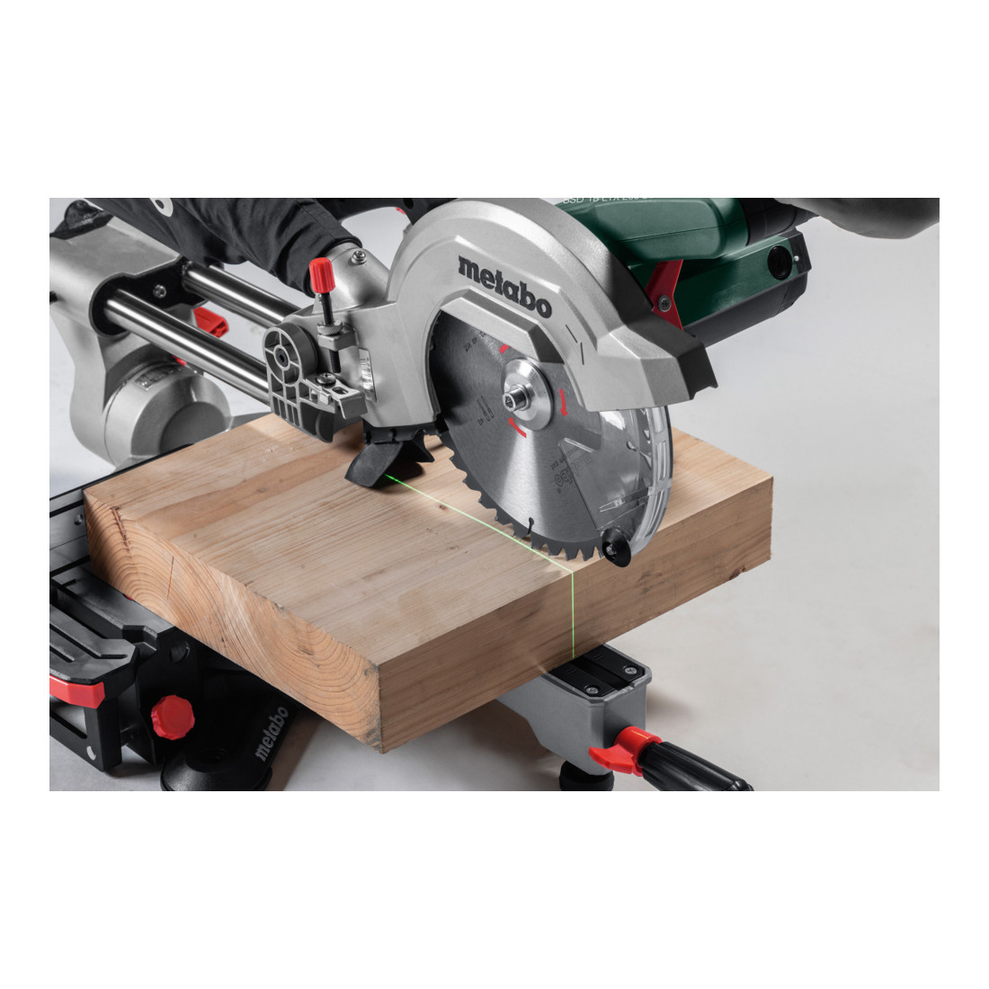 Metabo Kappsäge KGS 216 M GL mit grünem Laser und Zugfunktion