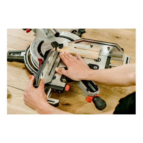 Metabo Kappsäge KGSV 72 Xact SYM mit Zugfunktion und symmetrisch verstellbarem Anschlagsystem; Karton