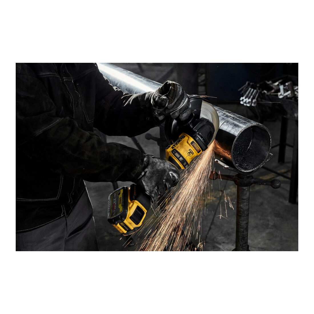 Meuleuse d'angle sans fil DEWALT 54 Volts XR FLEXVOLT 180mm - Version de base DCG440N-XJ