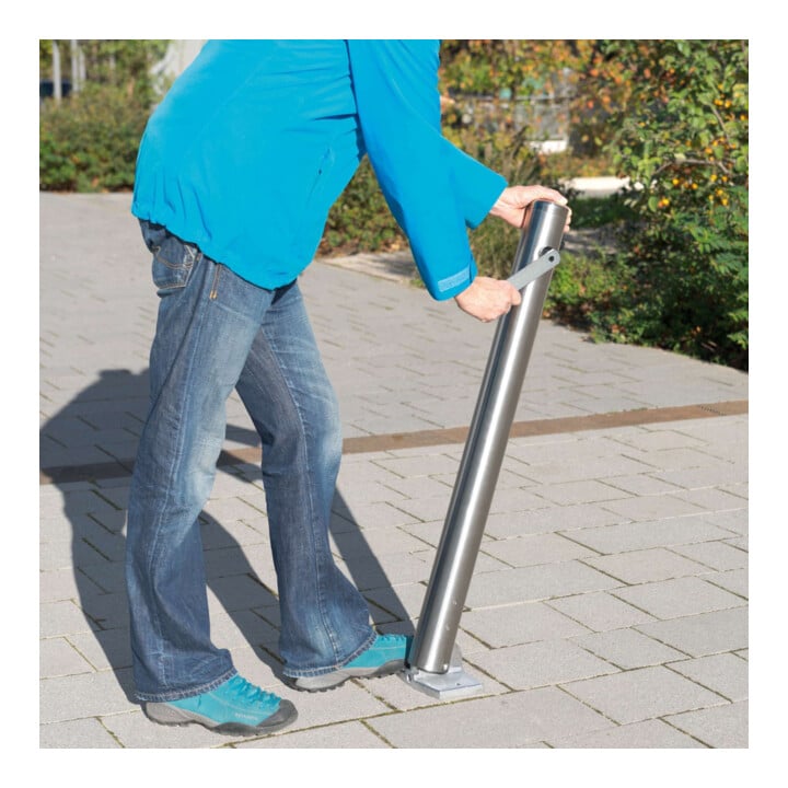 MORAVIA Bollard en acier inoxydable MILANO Ø 76 mm H 925 mm rabattable avec fermeture triangulaire