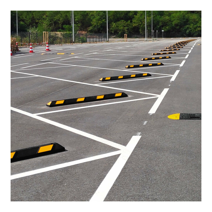 MORAVIA Butée de roue Park-AID 1.800 mm noir jaune avec bandes réfléchissantes et matériel de fixation inclus